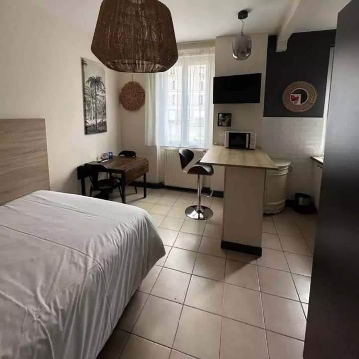 Shower, Toilet, TV, Fridge, Microwave - €85