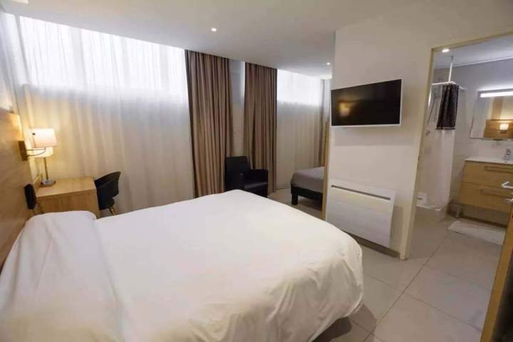 Shower, Toilet, TV, Fridge, Microwave, Air Conditioning - €95