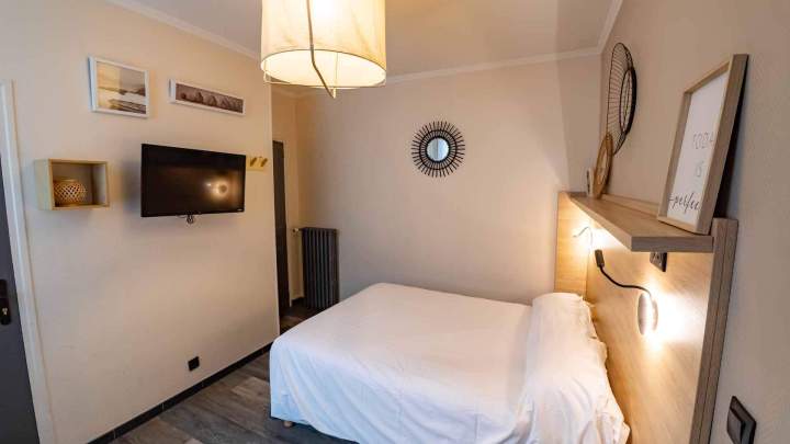 Shower, Toilet, TV, Fridge, Microwave, Air Conditioning - €79